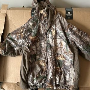 Field and stream men’s insulated, hooded jacket. Size large.